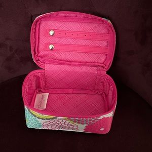 Zip around travel jewelry organizer case